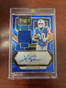 2023 Panini Select Khalil Shakir Memorabilia Blue Prizm Jersey Auto /75 Bills - Bild 1 von 3
