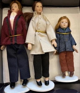 Vanity Fair Stuart Ross 3 Pc Doll House Family 2 Women 1 Girl Porcelain Boxed 6” - Bild 1 von 19