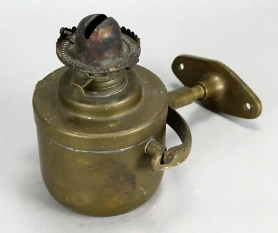 =Antigua lámpara náutica del siglo XIX soporte de linterna de pared cardán pluma y Atwood EE. UU. Foto 1 de 4
