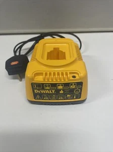 Dewalt 7.2-18v Tool Battery Charger DE9116 1 Hour NI-MH & NI-CD VGC - Picture 1 of 12