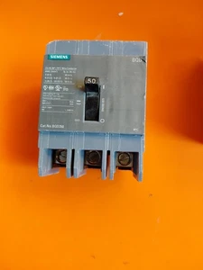 Disyuntor Siemens BQD370 480V 70 amperios, 3 polos trifásico con algunos daños - Imagen 1 de 4