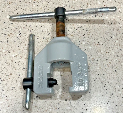 Ridgid 345 , 23332 Screw Type 45* Flaring Tool 3/16"-5/8" *Imperfection* - Image 1 of 4