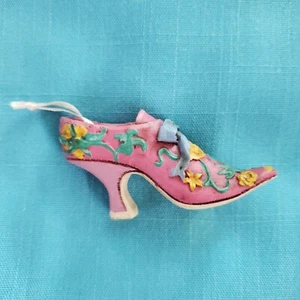 VINTAGE - VICTORIAN STYLE RESIN SHOE" ORNAMENT LOOK!!! - Picture 1 of 3