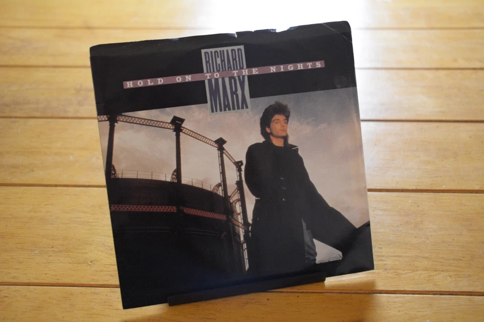 RICHARD MARX "HOLD ON TO THE NIGHT" 45 RPM 7" EXC RECORD + PIC SLEEVE [D44-156] - Image 1 of 4