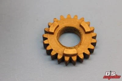 NOS YAMAHA YDS5 YM2C 1967 DS6C DS6B 1969-70 3RD WHEEL GEAR 246-17231-00-00  - Image 1 of 4