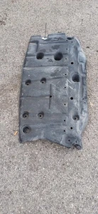 UNTERSETZER POST MASERATI LEVANTE COD 670105431 - Bild 1 von 3
