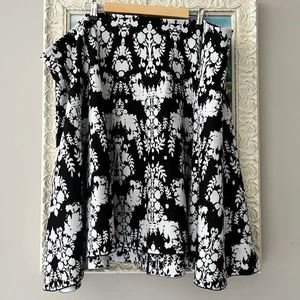 Falda Tejida Torrid Para Mujer Talla 5 5X Elástica Cintura Negra Blanca Estampado - Imagen 1 de 7
