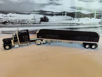 DCP Peterbilt  389  70”Slpr w/43’ Wilson Pace High Side Grain Trailer - Image 1 of 4