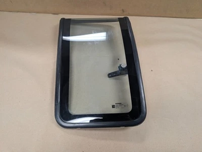 Camión Nissan 86-97 carrocería rígida D21 ventilación trasera cuarto ventana lado del conductor izquierdo Foto 1 de 2