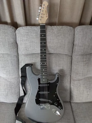 🎸 Donner DST-80 E-Gitarre Holzmaserung SSS-Tonabnehmer mit Verstärker & Tasche - Bild 1 von 4