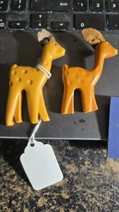 Vintage Martha Schläfer geschnitzt Bakelit Hirsch & Rehkitz Anstecknadeln Broschen Leder Ohren - Bild 1 von 12