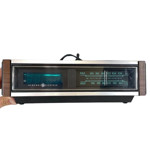 Vintage General Electric Digital Dual Alarm Clock Radio Model 7-4685A *Tested* Cover