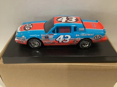 1/24 Lionel Nascar Classic 1984 #43 Richard Petty STP Pontiac 200th Win Raced - Image 1 of 4
