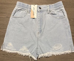 New In Women’s Denim Shorts Size Small NWT - Picture 1 of 5