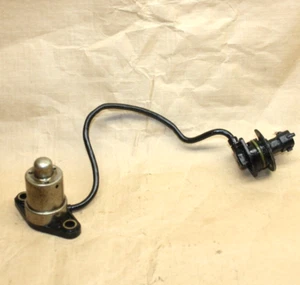 OEM Low Oil Sending Unit For 15-18 Chevrolet Suburban 5.3 12639127 - Picture 1 of 5