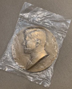 John F Kennedy 3 inch Bronze Medal 1775-1975 (SEC D) - Picture 1 of 3