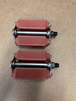 Torrington 10 Prewar Brick Red 26" Mens Bicycle Pedal Set Schwinn Shelby Finest - Image 1 of 4