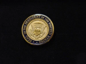 Pin de solapa del presidente Trump - Pin de solapa de sello presidencial fundido a presión - Imagen 1 de 11