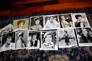 1950S 60s ORIGINAL HOLLYWOOD JULIE ANDREWS STUDIO PRODUCTION PHOTO LOT - Picture 1 of 7