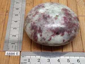 Galet QUARTZ RUBELLITE pierre naturelle BELLE QUALITE 130,8g reiki roulée - Picture 1 of 6