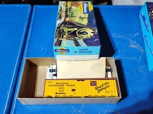 Athearn HO Scale Burlington B.R.E.X. 40' Steel Reefer 5027 - Picture 1 of 3