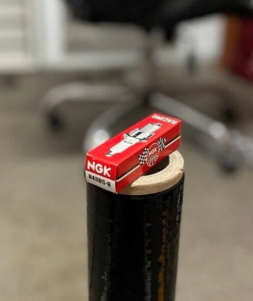 Candela NGK--R4118S-8 Sparks - Immagine 1 di 1