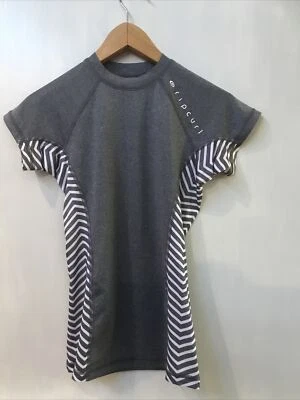 Rip Curl Cap Short Sleeve Rashguard Women's S Small Gray White Chevron Accents - Image 1 of 4