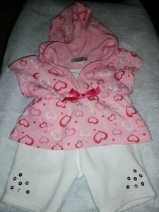BAUEN SIE EINEN BÄREN ROSA HERZ KAPUZENPULLOVER & WEISSE SEQUENZLEGGINGS. 19 - Bild 1 von 8