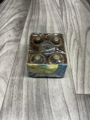 LEVITON 6700-30 30 AMP, 125 VOLTS See-Thru Top Plug Fuses, #4007X116SI - Image 1 of 3