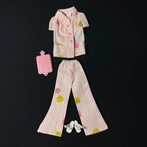 Barbie Sweet Dreams pyjama set 1972 pink 3350 fit 12" doll + Sindy daisy sandals - Picture 1 of 6