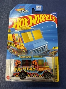 2025 Hot Wheels Blue Quick Bite 3/5 Fast Foodie 149/250 HYY84 - Picture 1 of 6