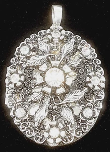 Viktorianisch inspiriert silberfarben filigran Medaillon Kristall Strass oval Anhänger - Bild 1 von 10