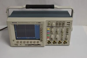 Tektronix TDS3014B 4ch 100MHz 1.5GS/s Digital Oscilloscope (EWP41) - Picture 1 of 7