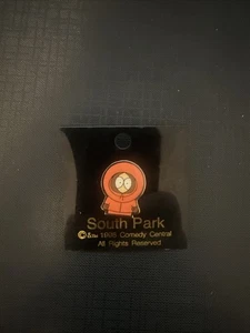 Pin insignia comedia South Park Kenny esmalte central metal 1998 vintage oficial - Imagen 1 de 4