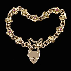 Antiguo brazalete victoriano de oro de 9 quilates con candado de corazón de rubí y perla nudo y eslabón - Imagen 1 de 9