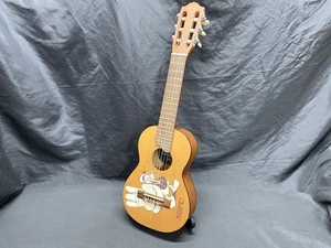 M532 Yamaha Guitalele Gl-1Dd Donald Duck Disney Guitar Ukulele B - Picture 1 of 10