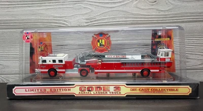 Code 3 City Of Baltimore Fire Dept. Seagrove Aerial Ladder Truck #7 1:64 - Image 1 of 4