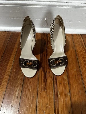 Sandalias de tacón Gucci peep-toe 8,5 con acento de bambú Foto 1 de 4
