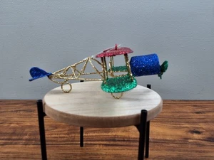 Pier 1 Brillo Navidad Avión Adorno Brillante Verde Azul Rojo Dorado - 6" X 5" - Imagen 1 de 8