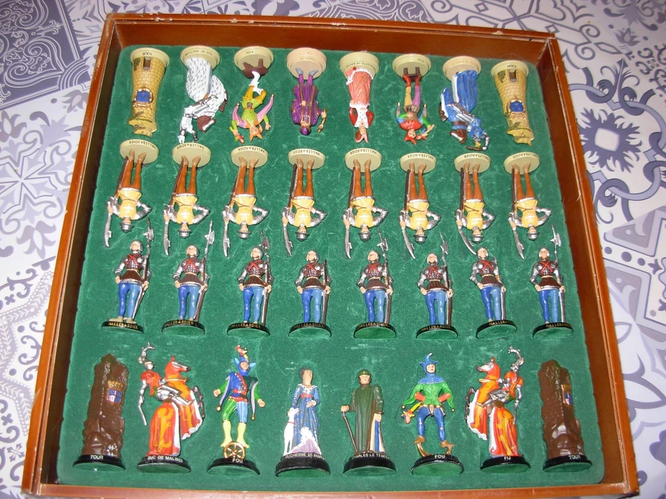 ancien jeu d' échec en étain style médiéval soldat cavalier roi édition atlas - Photo 1/4