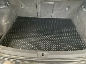 Alfombrilla de goma negra a medida para VW Golf MK7 2013-2019 - Imagen 1 de 5