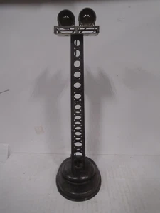 1950'S VINTAGE MARX O SCALE METAL 2 LIGHT BLACK TOWER WITH SILVER LIGHT HOUSING - Picture 1 of 6