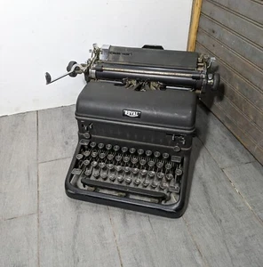 Antique 1940s Royal KMM Magic Margin Typewriter - Picture 1 of 21