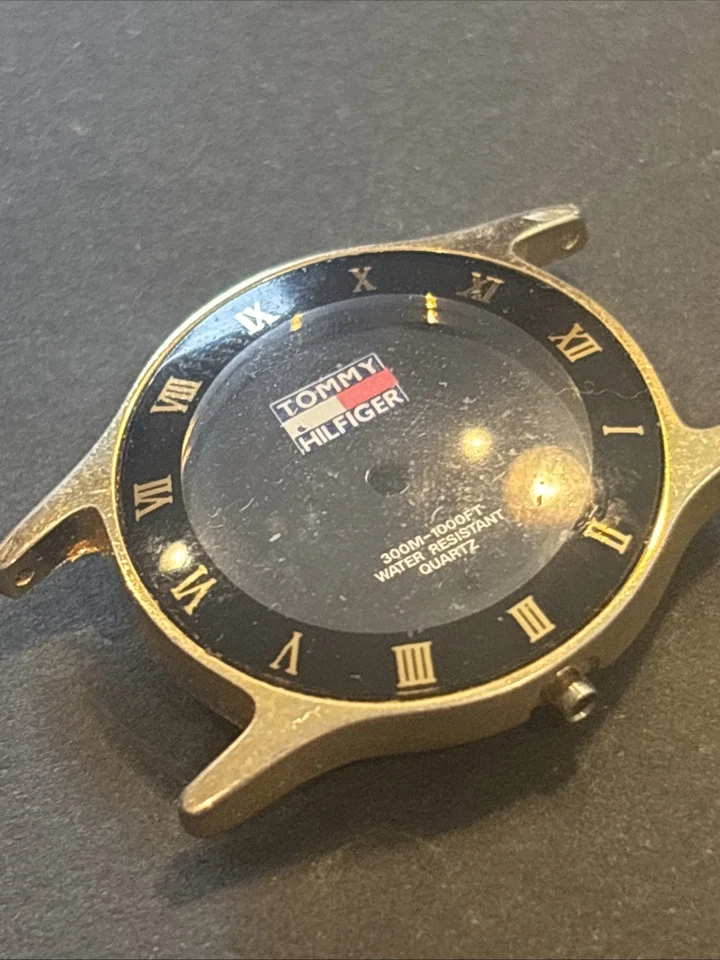 Reloj Tommy Hilfiger Estilo Buzo Tono Dorado Para Piezas-Reparación-Restauración-Como Está Foto 1 de 4