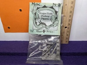 Dragontooth M5 Gallows and Stocks Metal Miniature Blister - Picture 1 of 5