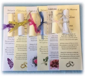 100 personalisierte Gastgeschenkrollen zur Hochzeit, mit Organzaband, 5 Gedichte & 5 Stile - Bild 1 von 13