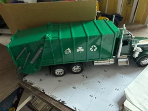 1/32 NEW RAY  USED GREEN GARBAGE TRUCK, NO PACKAGING # B 403 - Picture 1 of 3