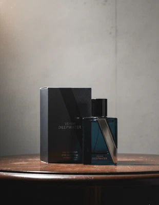 Vs Him Deepwater de Victoria's Secret Eau De Parfum Spray para Hombre Foto 1 de 3