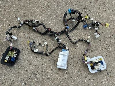 Arnés de cableado principal debajo del tablero de instrumentos Toyota Celica GT A/T 2003-2005 Foto 1 de 4