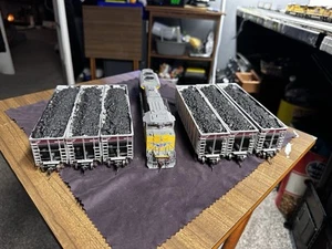 HO Athearn Genesis Union Pacific SD70ACE DCC/Sound & 6 RD4 Coal Hoppers - Picture 1 of 10